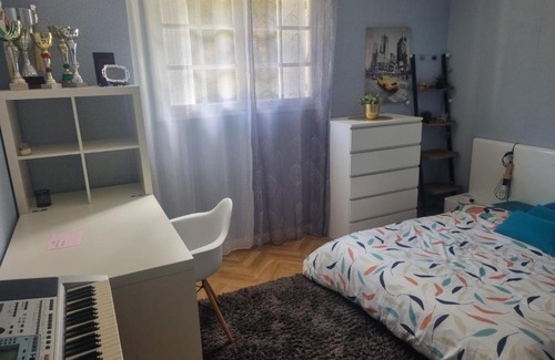 Cholet House | Chambre avec lit double