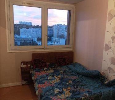 Vitry-sur-Seine House | Chambre avec lit