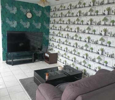 Vitry-sur-Seine House | Chambre avec lit