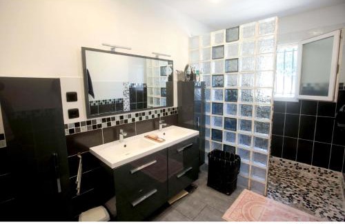 Saint-Gilles House | chambre avec spa, fitness et petit dejeuner