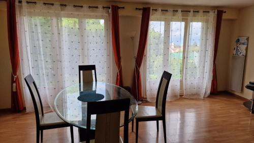 Vaujours House | Chambre balcon