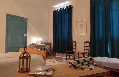 Moissac Bed & Breakfast | Chambre bleue - 1st floor - 5 minutes from the city center