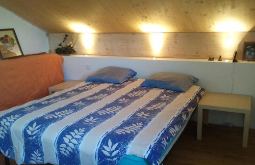 Saint-Denis-les-Bourg Bed & Breakfast | Chambre Chaleureuse chez l'habitant