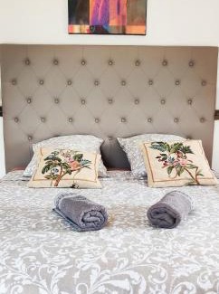 Rochefort-du-Gard Apartment | Chambre cosy avec terrasse sur la colline boisée, parking privé, jardin, calme, climatisation, 10 mn pont du Gard num7