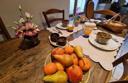 Chateauroux Bed & Breakfast | Chambre cosy avec coin salon et petit-déjeuner inclus - FR-1-591-687