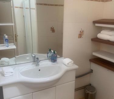 Brunoy House | Chambre d'hôte chez Kahi