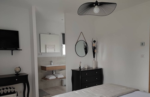 Corme Ecluse Bed & Breakfast | Chambre D'hôtes "black & White"