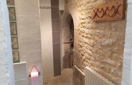 Montils Other | Chambre D'hôtes: Fins Bois Piscine, Ludothèque, Rétrogaming