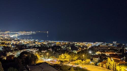 Fabron Bed & Breakfast | Chambre d'hôtes vue imprenable mer