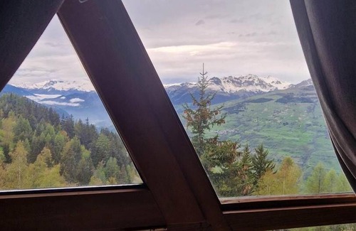 Arc-1600 Ski Chalet | Chambre d'hôte SUITE at the top of the chalet - sleeps 4 - 2 double beds in 2 rooms