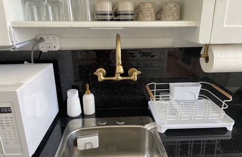 East Village Apartment | Chambre de Bonne in Downtown Long Beach across from the Convention Center~