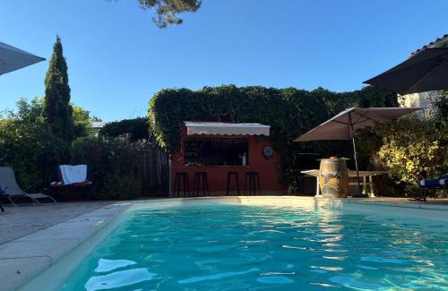Saint-Laurent-d'Aigouze Bed & Breakfast | Chambre FLORENCE - MAS SAINT LOUIS - Piscine chauffée