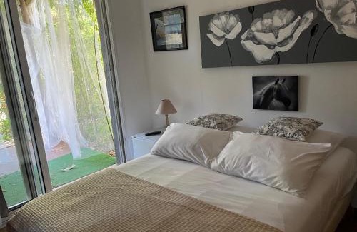 Saint-Laurent-d'Aigouze Bed & Breakfast | Chambre FLORENCE - MAS SAINT LOUIS - Piscine chauffée