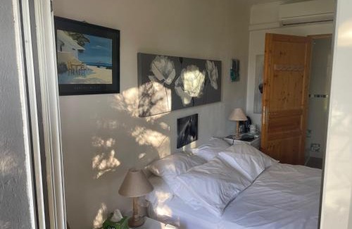 Saint-Laurent-d'Aigouze Bed & Breakfast | Chambre FLORENCE - MAS SAINT LOUIS - Piscine chauffée