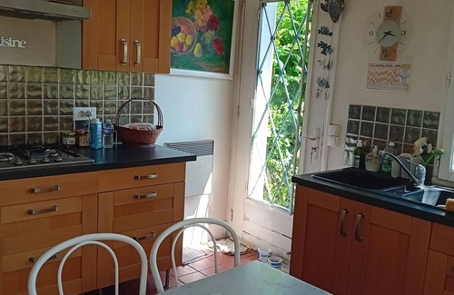 Parapluies Bed & Breakfast | Chambre hôte in Fontenay/bois near Paris and Bois Vincennes RER A & metro 15 min away