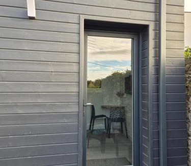 Bouguenais Bed & Breakfast | Chambre indépendante avec terrasse extérieure proche aéroport et Nantes centre