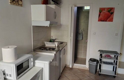 La Terrasse Bed & Breakfast | Chambre Meublee Independante. Piscine:jardin