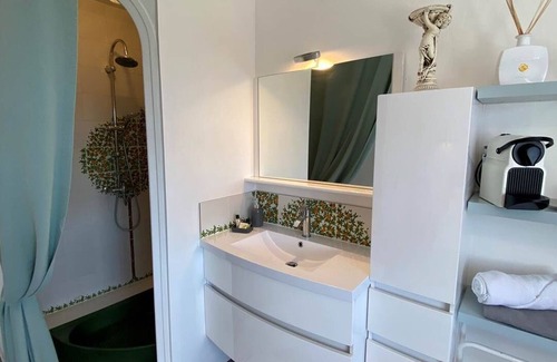 Saint Didier de la Tour Apartment | Chambre Orchidée - Domaine de la Provençale