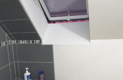 Dammartin-en-Goele House | Chambre privative avec ventilateur portable