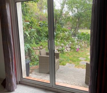 Le Cannet Bed & Breakfast | Chambre spacieuse indépendante dans villa plus parking privée