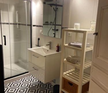 Camblanes-et-Meynac Bed & Breakfast | Chambres d'hôtes spacieuse