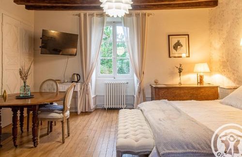 La Menitre Bed & Breakfast | Chambres d'hôtes élégantes proche Loire avec parc et piscine - FR-1-622-114
