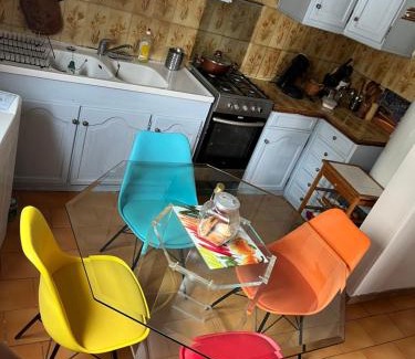 Les Puces de Saint-Ouen House | Chambres d'hôtes Dos Santos à Saint Ouen