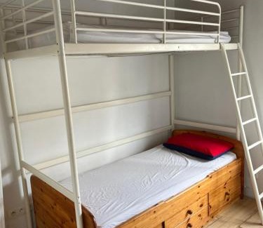 Les Puces de Saint-Ouen House | Chambres d'hôtes Dos Santos à Saint Ouen