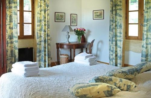 Beynac-et-Cazenac Bed & Breakfast | Chambres d'hôtes avec Piscine la Rossillonie