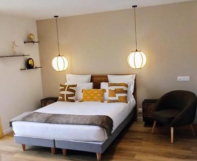 La Menardais Apartment | Chambres d'hôtes 'La Clairière aux Chênes'