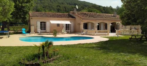 Figanieres Bed & Breakfast | Chambres d'hôtes naturistes adultes pour couples
