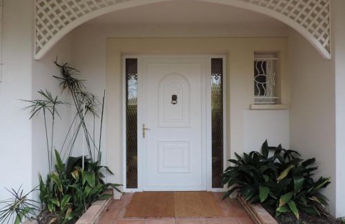 Ares Bed & Breakfast | Chambres d'Hôtes Villa La Louisiane