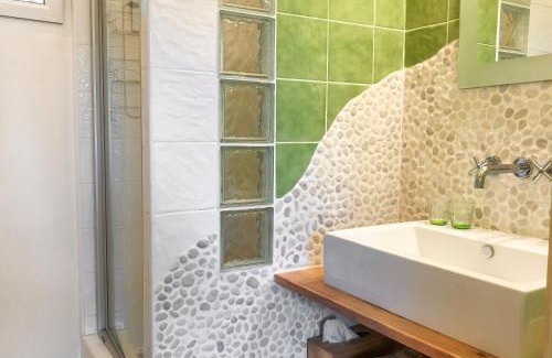 Callian House | Chambres privatisées avec cuisine d’été