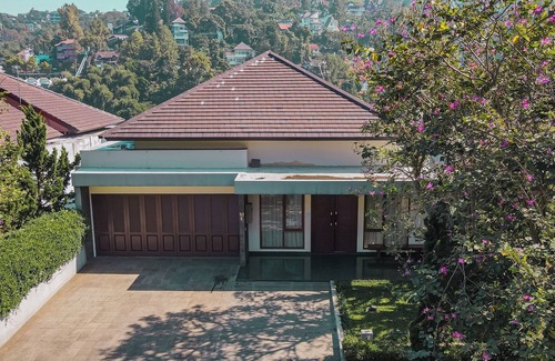 Bandung Villa | Chamomile Hill View 6BR Villa pool and movie room