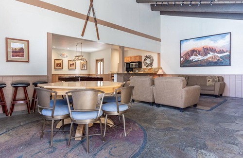 Mammoth Lakes Condo | Chamonix #62 Bldg. D