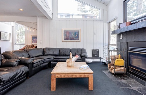 Mammoth Lakes Condo | Chamonix #62 Bldg. D