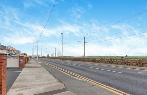 Bispham Cottage | CHAMPAGNE SUITE, country holiday cottage, with a garden in Bispham