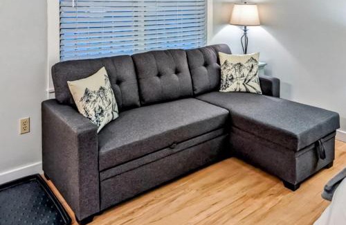 Ludlow Apartment | Champagne Supernova