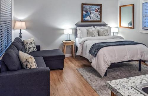 Ludlow Apartment | Champagne Supernova
