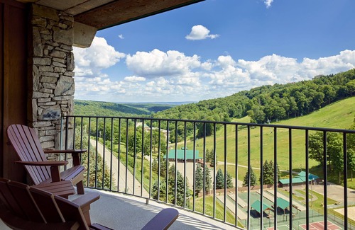 Seven Springs Apartment | Champion Hotel | Slopeside Family Suite