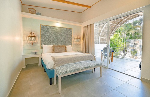Tamarindo Hotel | Chanbre élégante avec douche tropicale