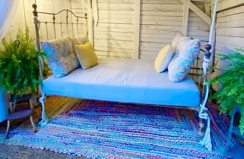 Cornelia Other | Chandelier Farmhouse King Bed Clawfoot Tub HelenGA
