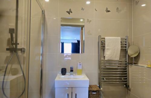 Lambeth House | Chanel Ensuite Double Room