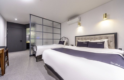 Jinhae-daero Hotel | Changwon Jinhae Som