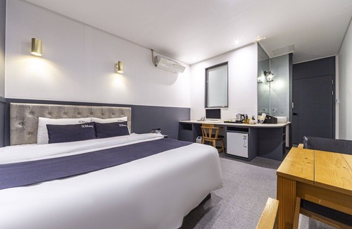 Jinhae-daero Hotel | Changwon Jinhae Som