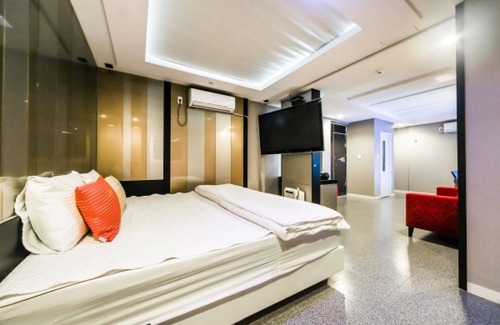 Changwon Hotel | Changwon Myeongseodong Hotel V