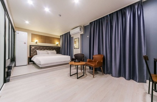 Changwon Hotel | Changwon Myeongseodong Namuneulbo Hotel