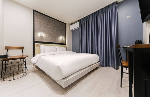 Changwon Hotel | Changwon Myeongseodong Namuneulbo Hotel