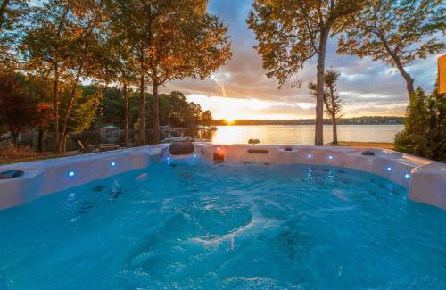 Mayhew House | Channel Marker Exclusive Lakefront Home wHot Tub Custom Bunk Room Dock Optional Boat Rental 1418