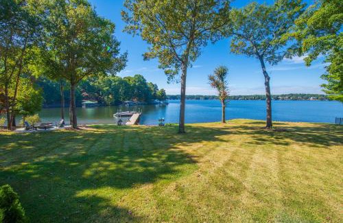 Mayhew House | Channel Marker Exclusive Lakefront Home wHot Tub Custom Bunk Room Dock Optional Boat Rental 1418